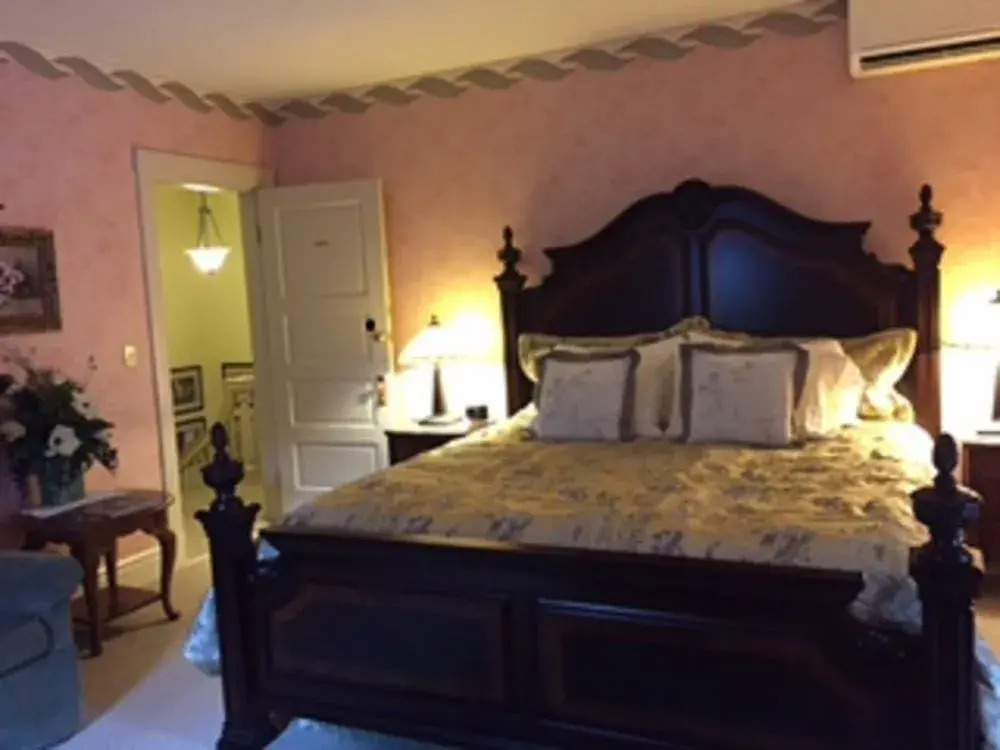 North Lodge on Oakland Bed and Breakfast