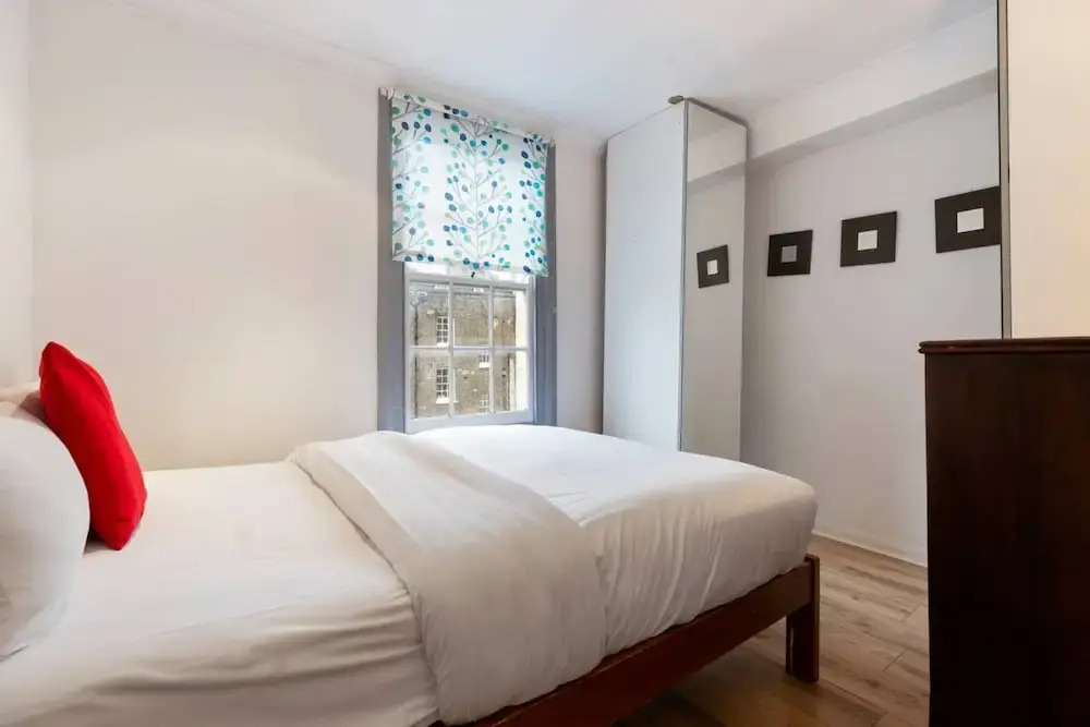 Comfortable 2 Bedroom Flat With Good Transport