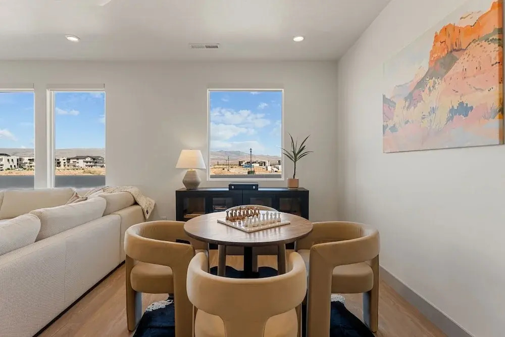 Country Is Cool Again 5 Bedroom Townhouse