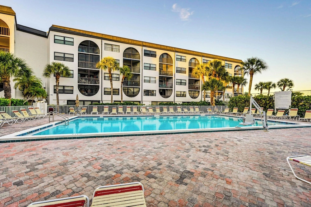 2 Mi to Beach! Unit w/ Pool Access on Marco Island