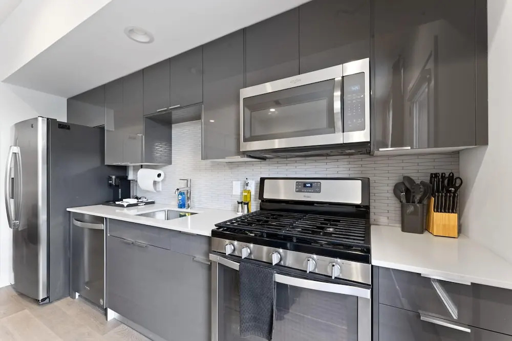 Prime East Downtown Studio w gym Washer Dryer