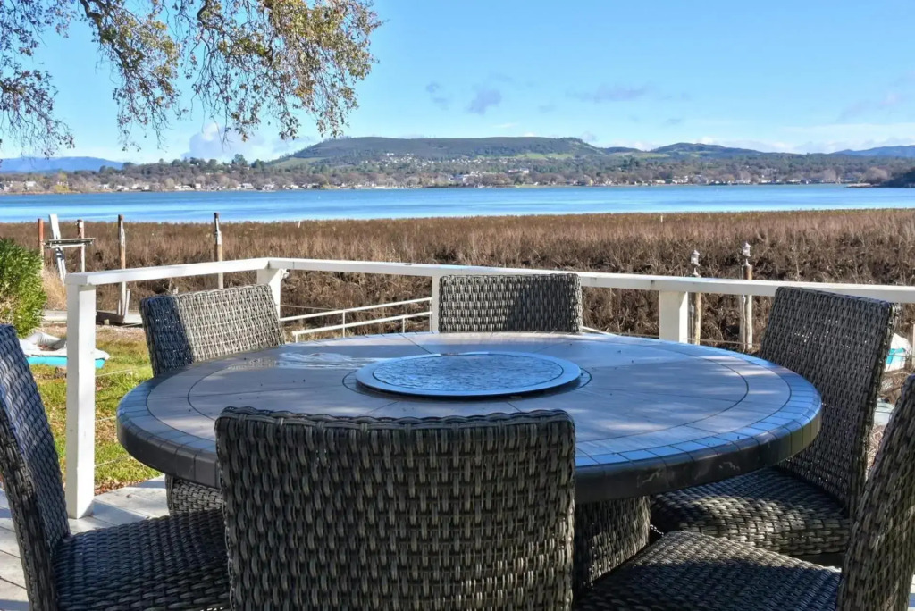 Sunrise Lake Escape