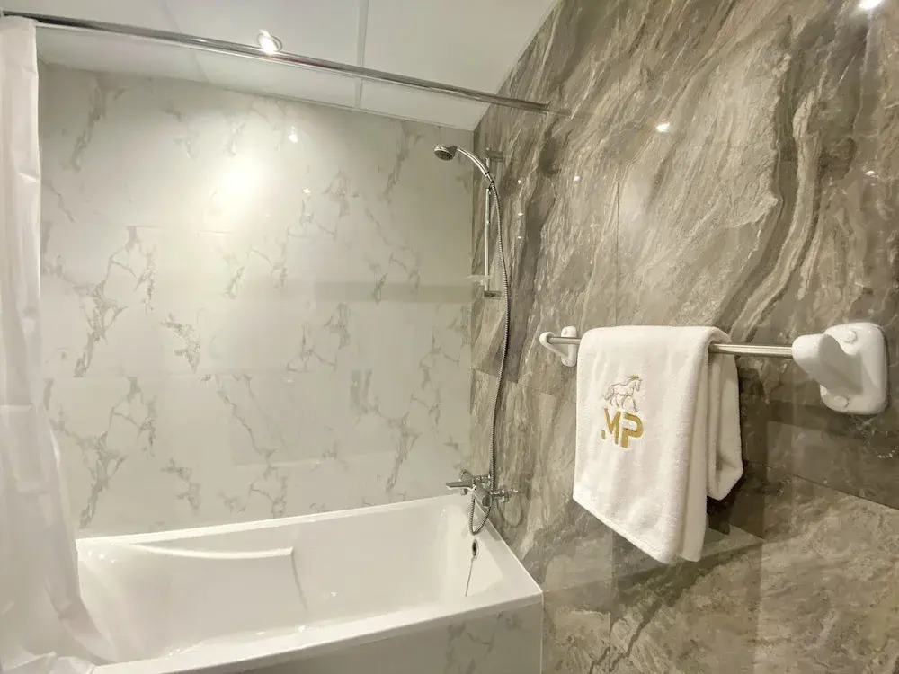 Marco Polo - Elegant Studio with Burj Khalifa Views & Balcony