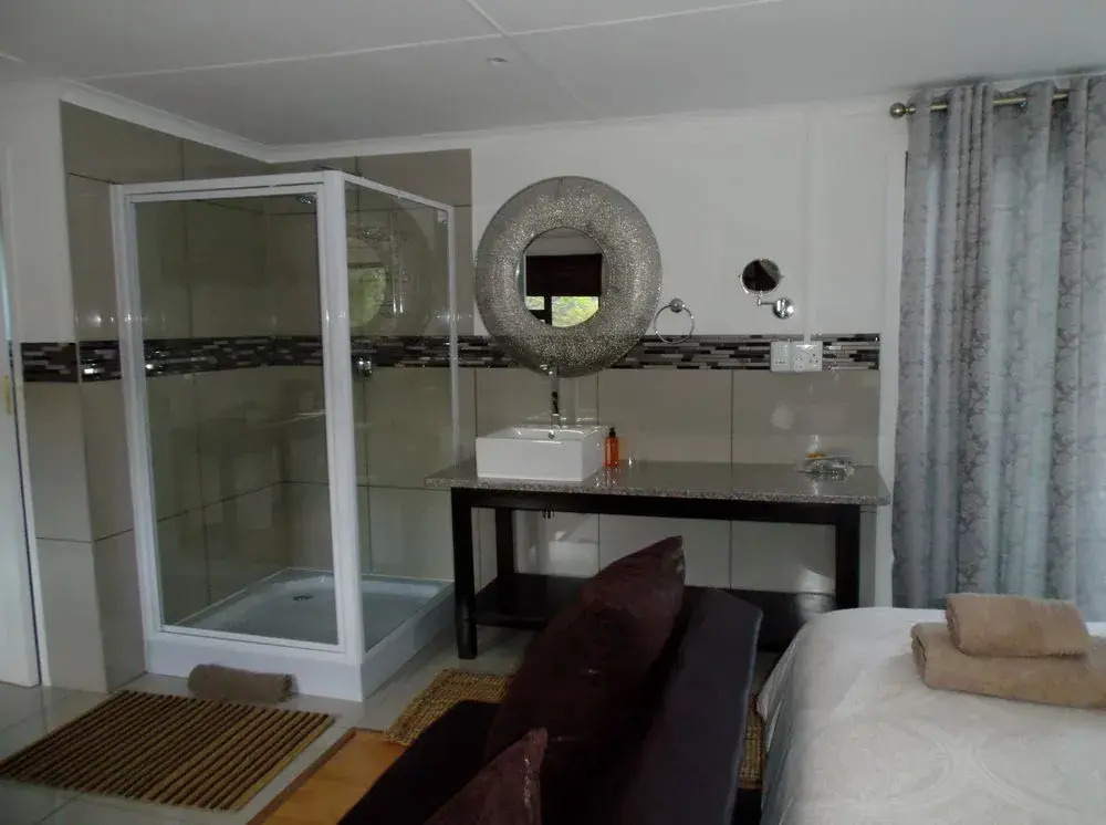 Old Mill Lodge, Seasonal Working Ostrich Farm & Restaurant, Oudtshoorn