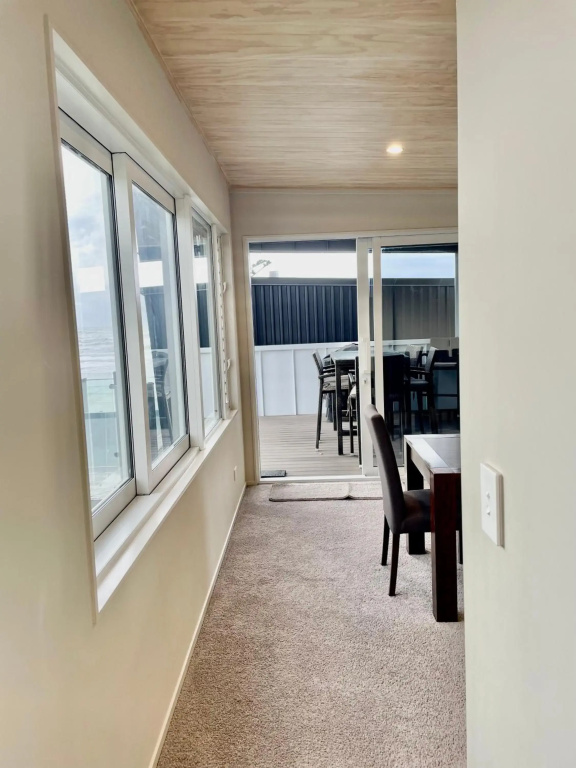 The White Haus - Waihi Beach Upstairs Holiday Unit