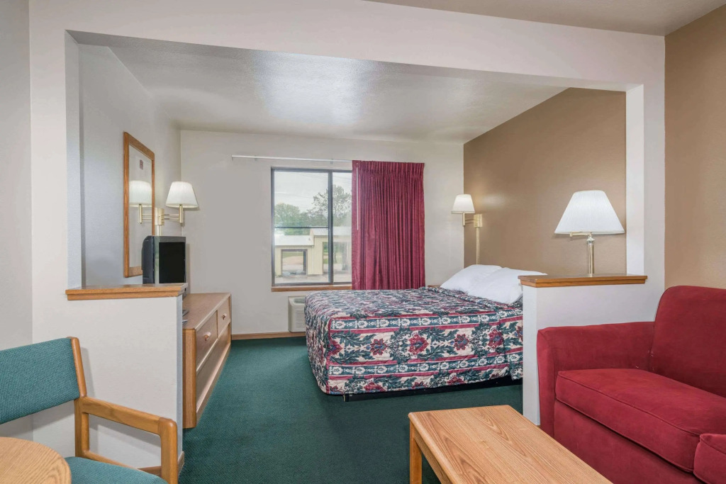 AmeriVu Inn and Suites Shawano WI
