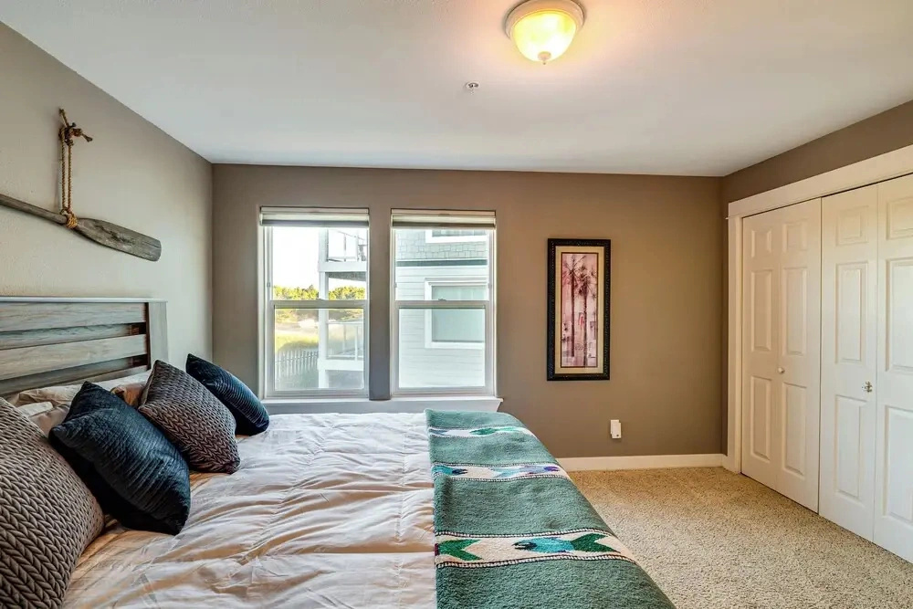 Beach Access & Community Perks! Westport Hideaway