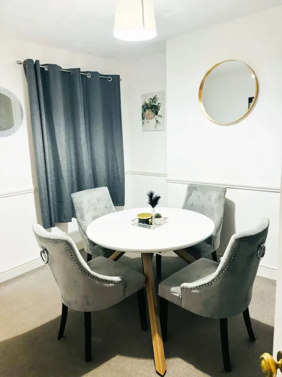 Convenient Home - Sleeps 6 - Parking - Garden