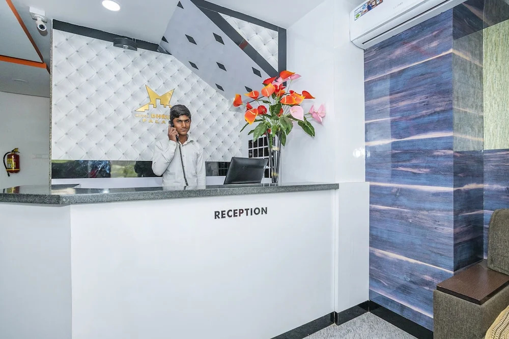Oyo 37397 Hotel Dhruv Palace