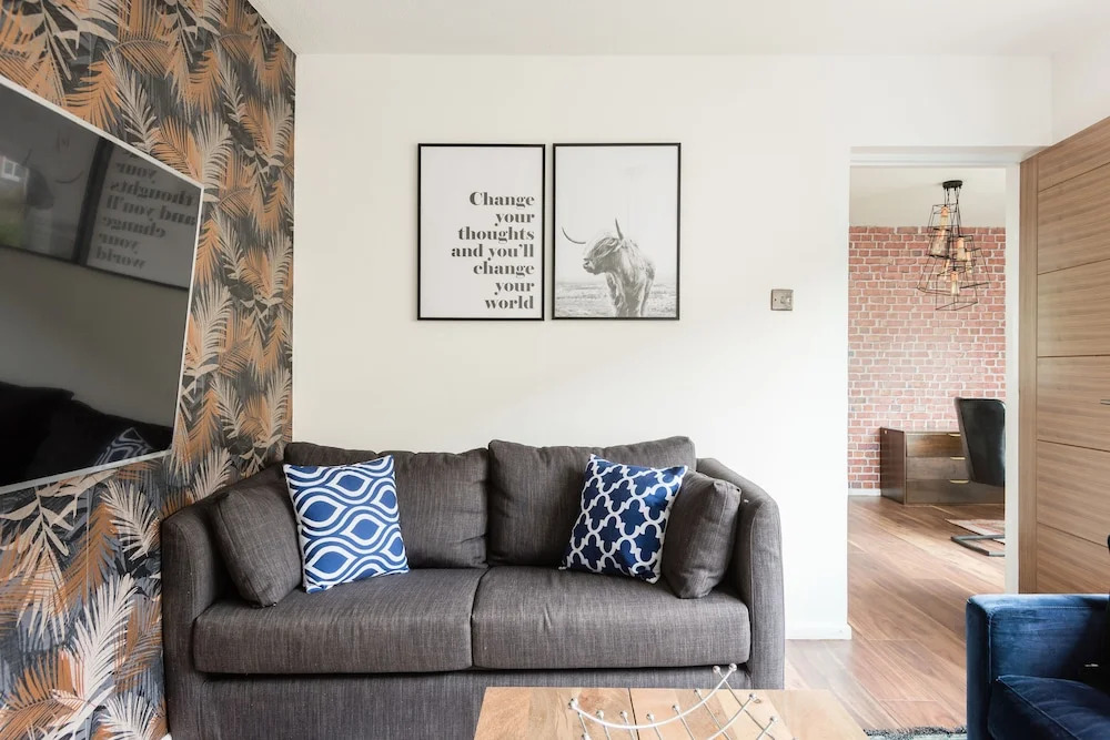 The Jericho Terrace House - 2BD + Parking