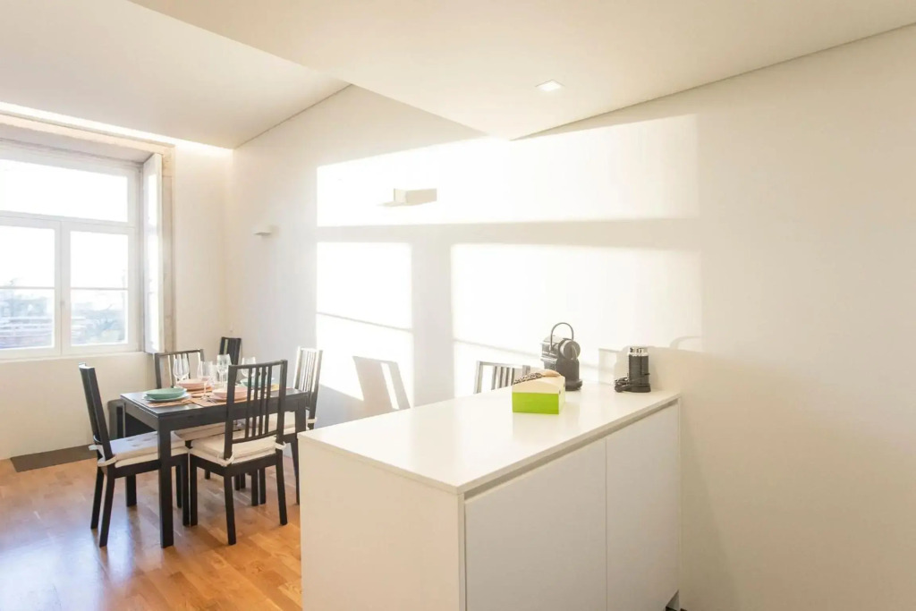 Modern 2BR Duplex Downtown by Art District by LovelyStay