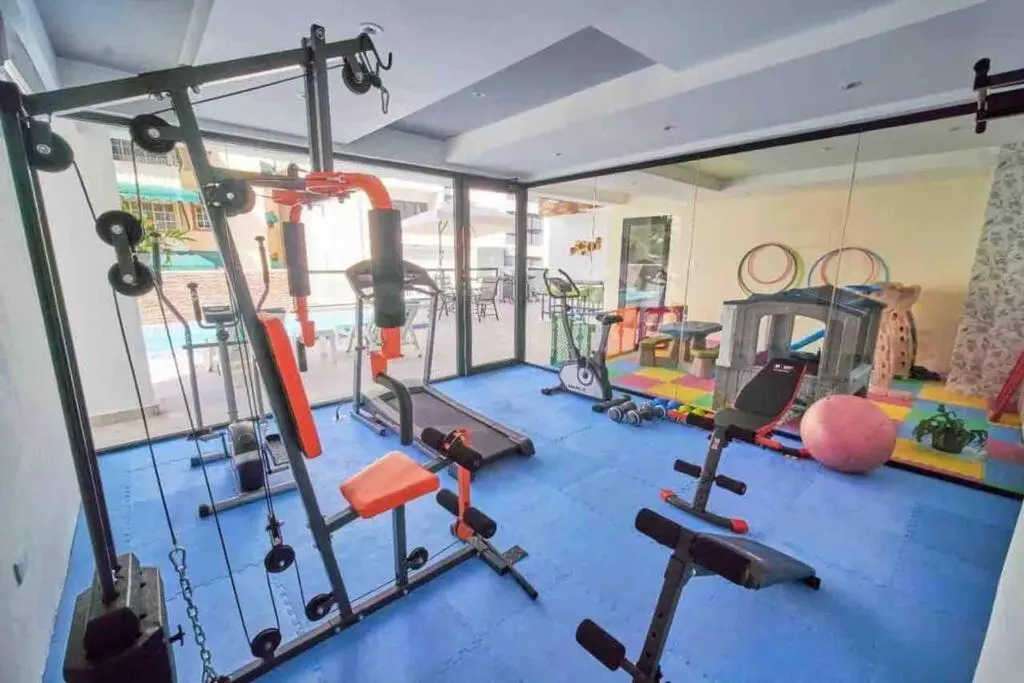 Modern 1BD Downtown+Pool+SmarTVs+BBQ+Gym