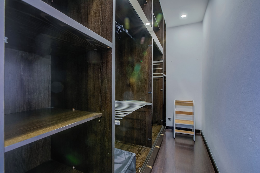Asia Apartment Laveno Center