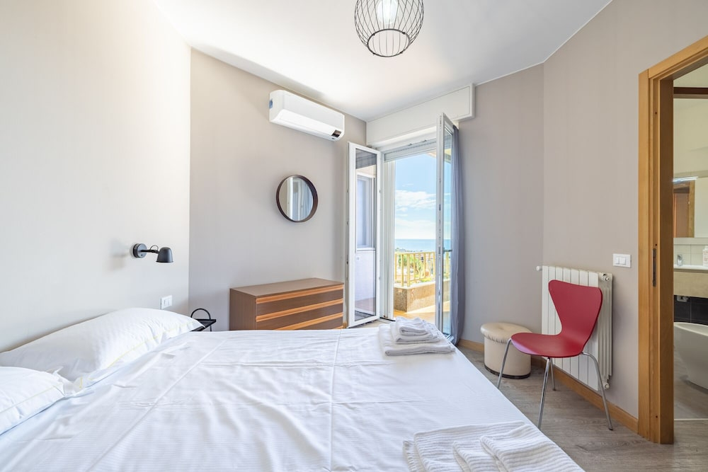 Sun & Sea Homes by Wonderful Italy