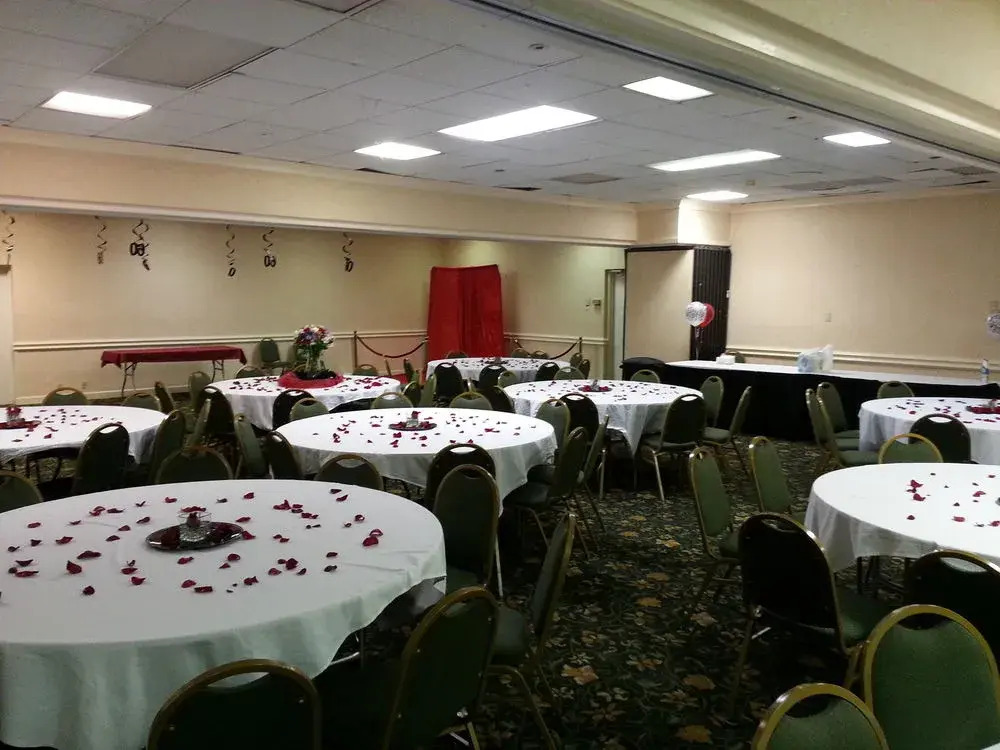 Rodeway Inn & Suites