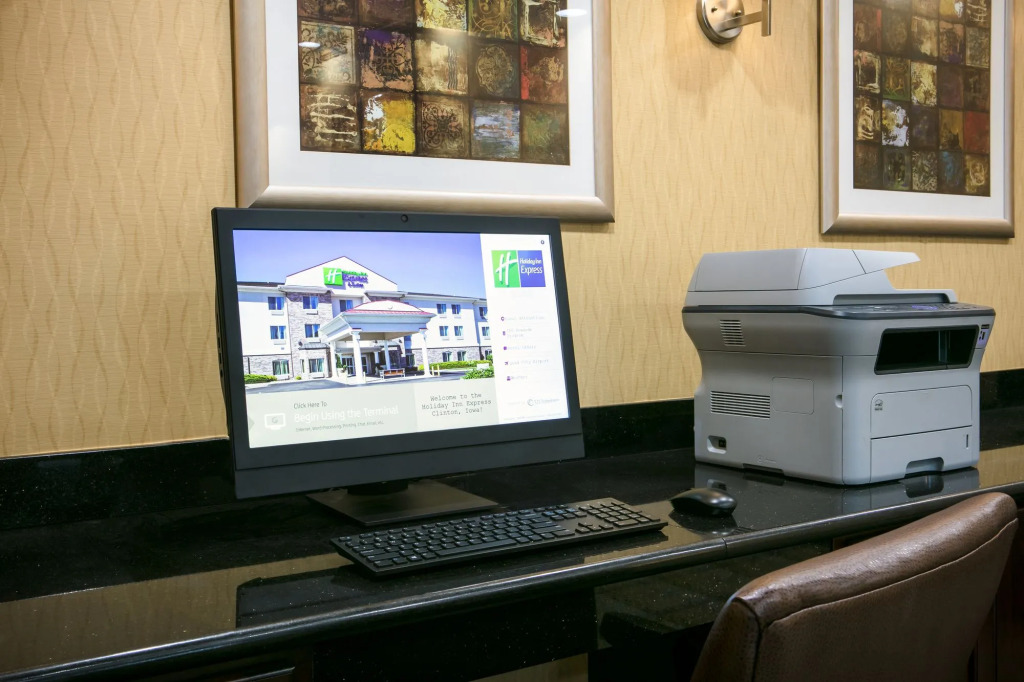 Holiday Inn Express & Suites Clinton by IHG