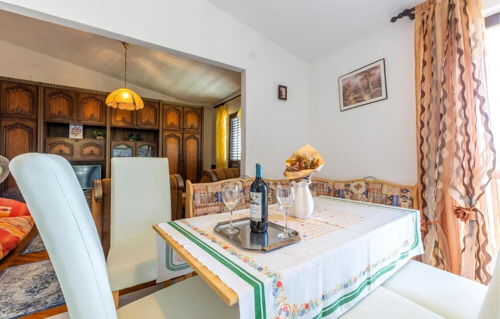 Beautiful Apartment in Okrug Gornji With Wifi and 2 Bedrooms