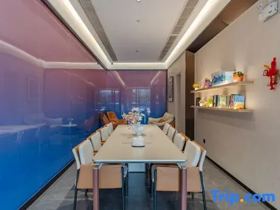 Qiwuyunshang Hotel (Chaohu High-Speed Rail East Station Yuemei Plaza)