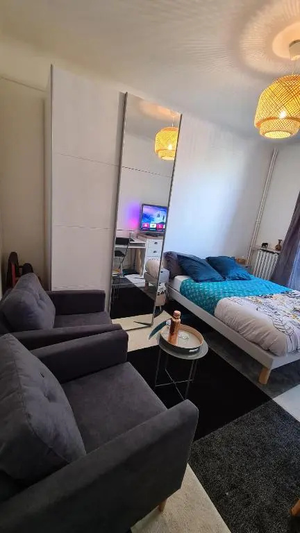 Grande chambre privative à 20 minutes de Paris