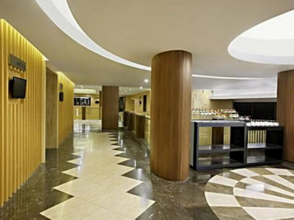 Hotel Santika Pandegiling - Surabaya
