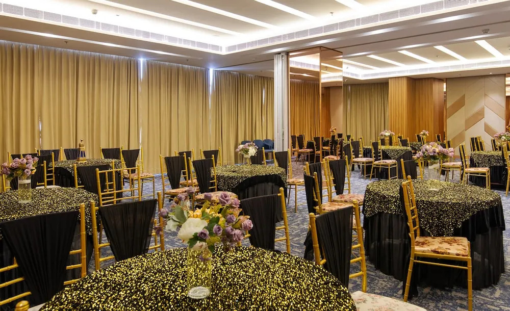 Hometel Lucknow - A Sarovar Hotel