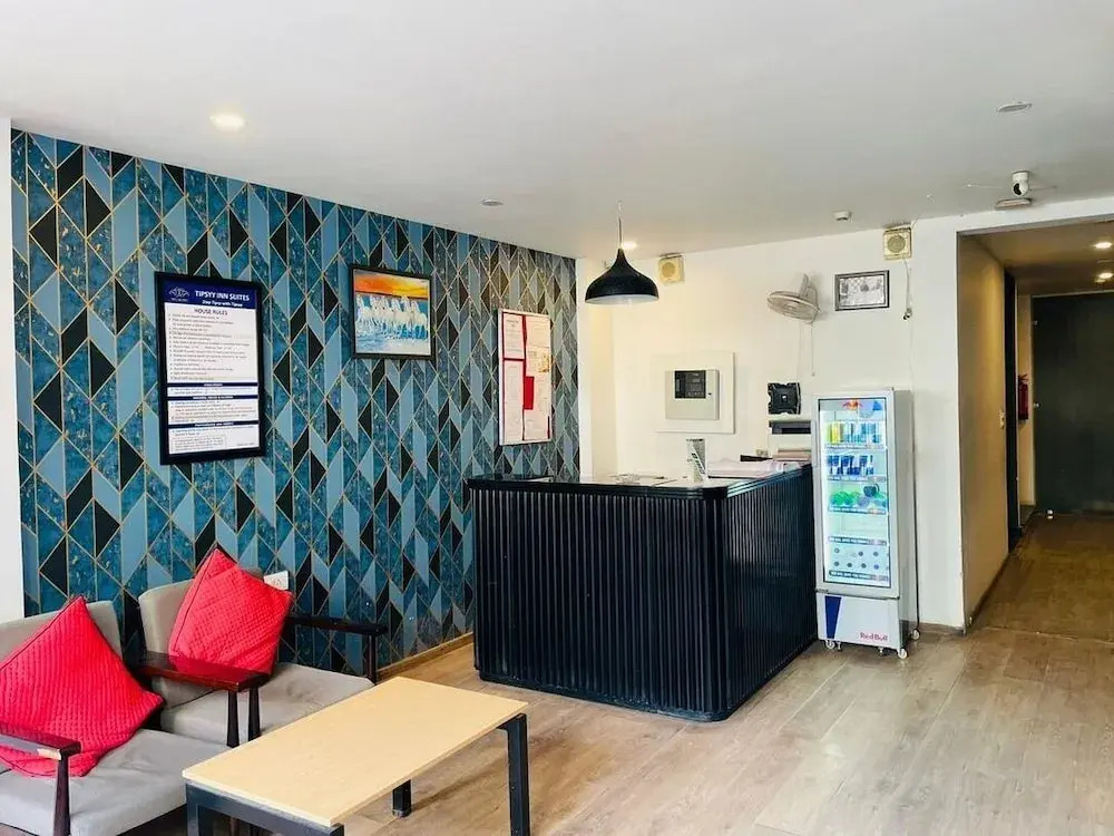 TIPSYY INN 003