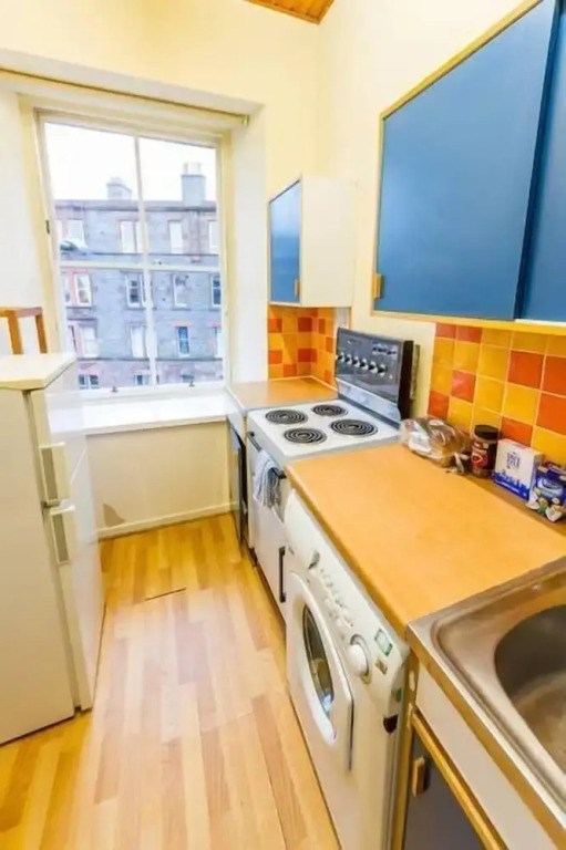 Charming and Spacious New Town Apartment