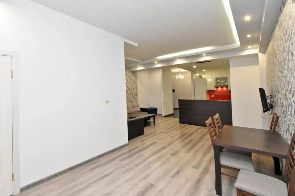 Northern Avenue, 1 bedroom Modern, Renovated apartment HH999