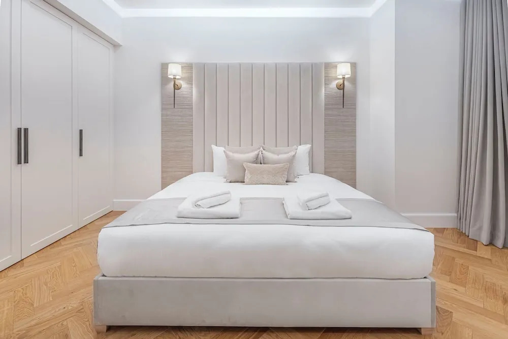 Wimpole Mews - 4 Bedroom Apartment