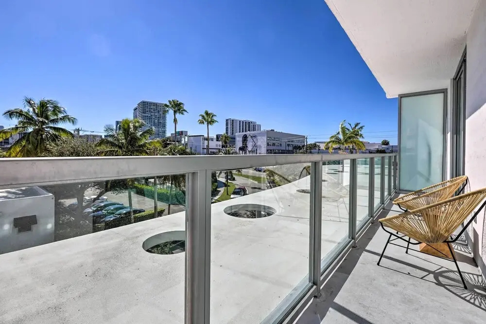 Chic Miami Condo w/ Pool, 6 Mi to South Beach