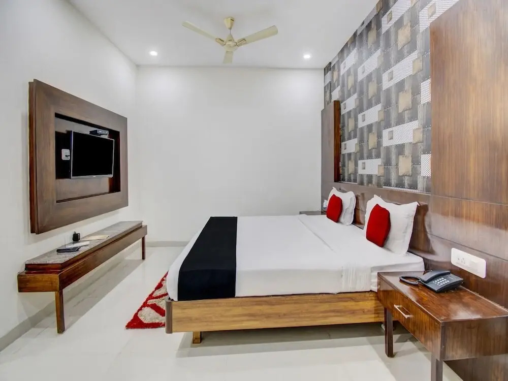 LRC Hotel & Banquet Zirakpur