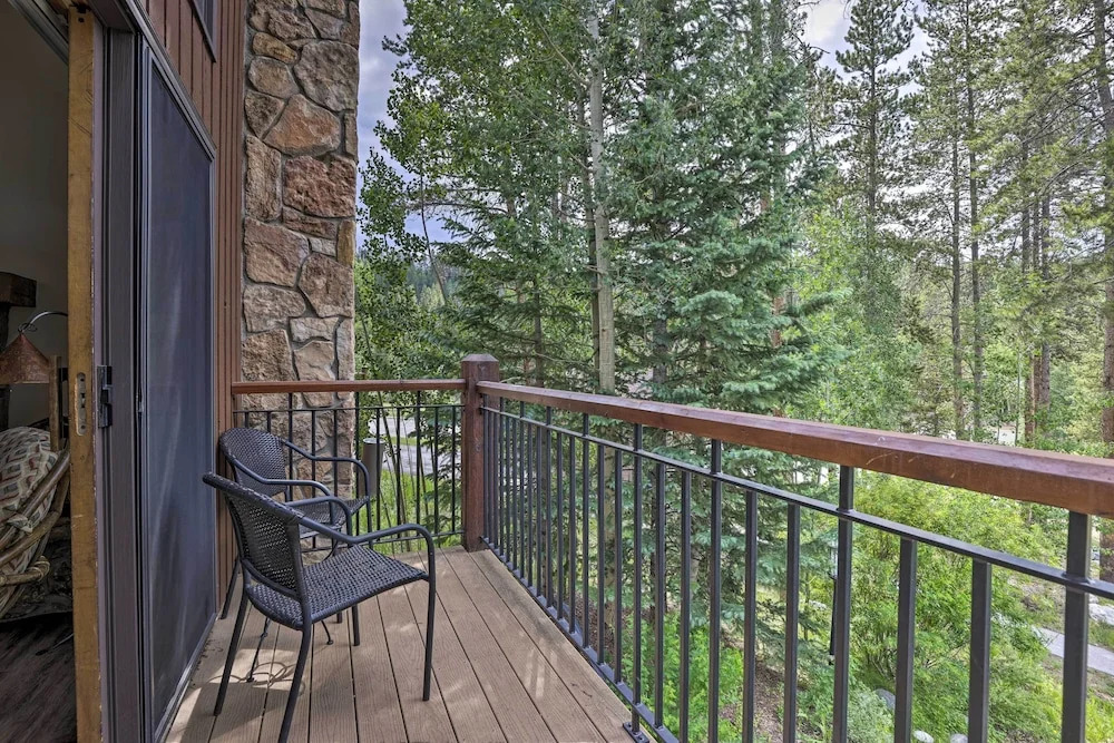 Walk to Lift: Townhome w/ Shuttle in Breckenridge!