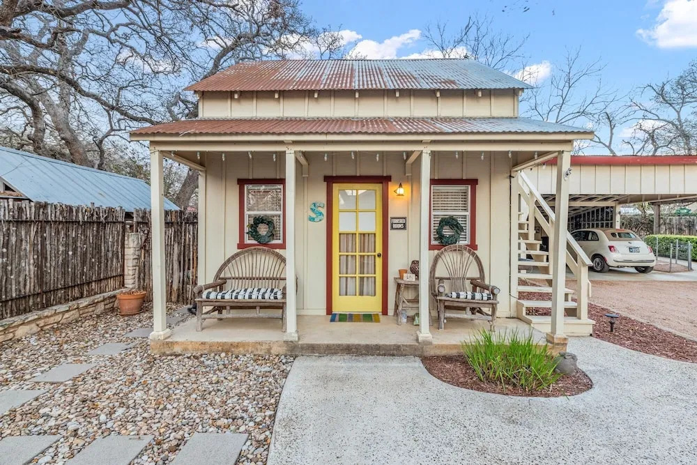 Serendipity 1 Bedroom Cottage by RedAwning