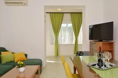 Apartments Mira