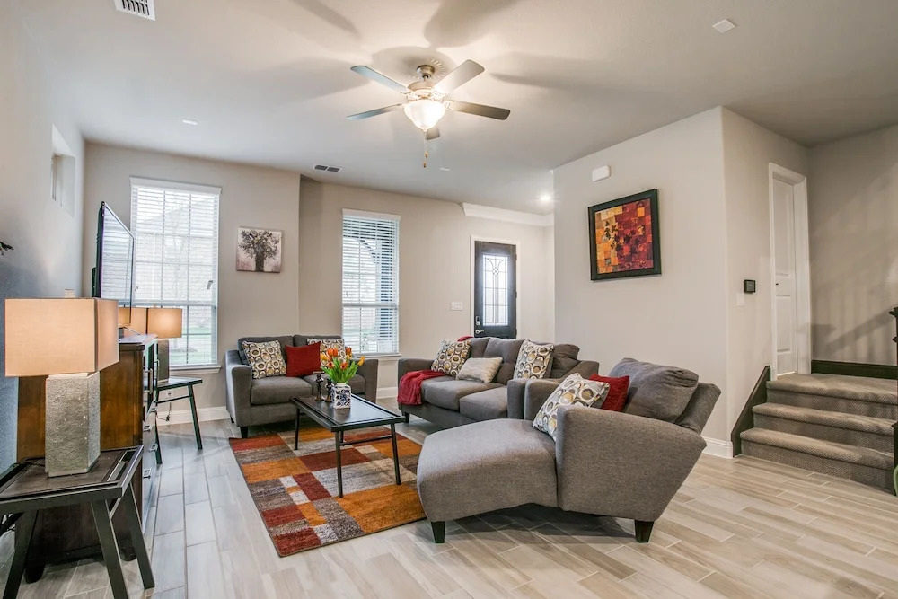 Beautiful furnished 3 bedroom Allen Home