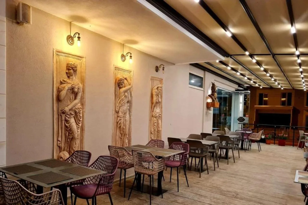 Class Hotel