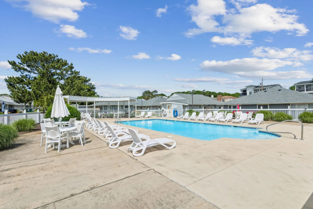 Beautiful Sea Gem - Condo 1 4 mi From Beach w Pool