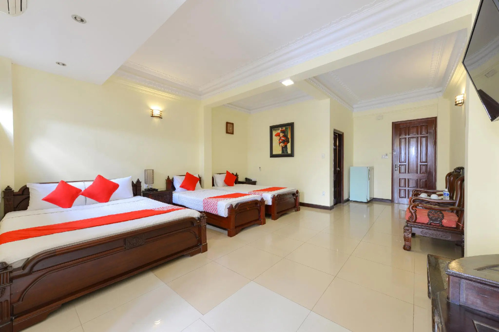 Lucky 2 Hotel & Travel