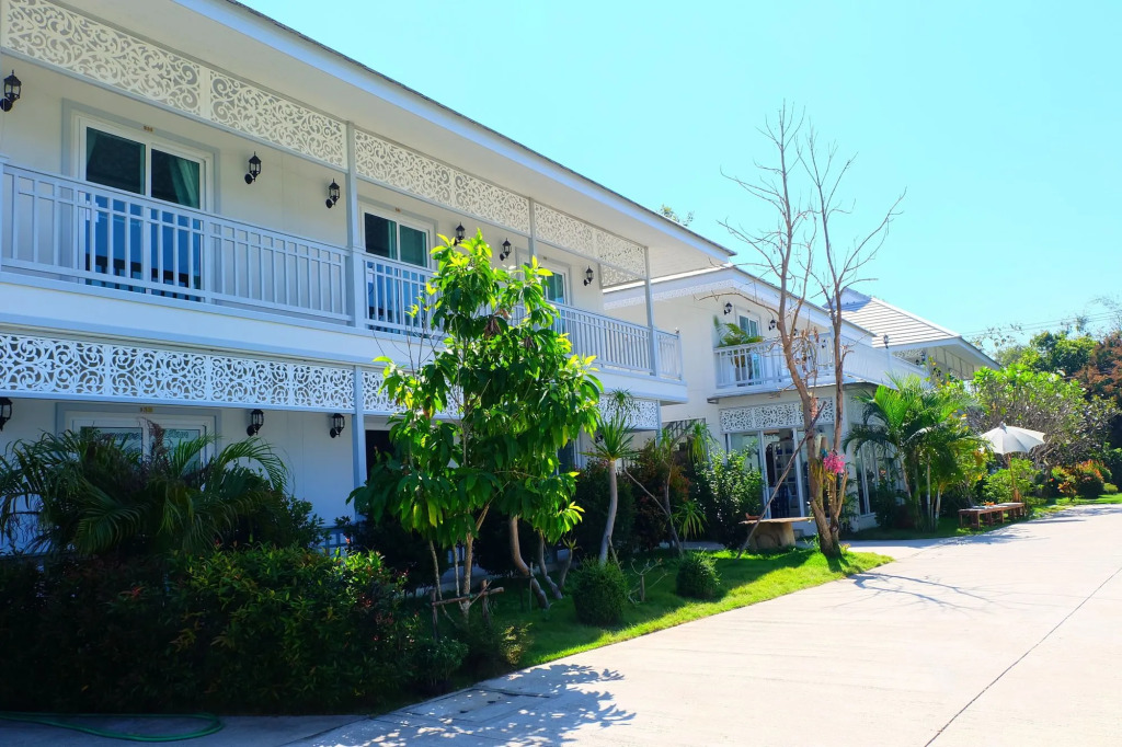 Moeimanee Resort
