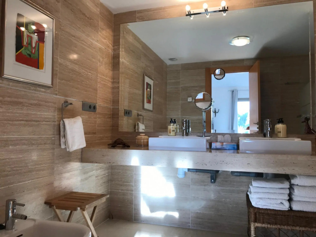 6482 - Luxury one level Penthouse