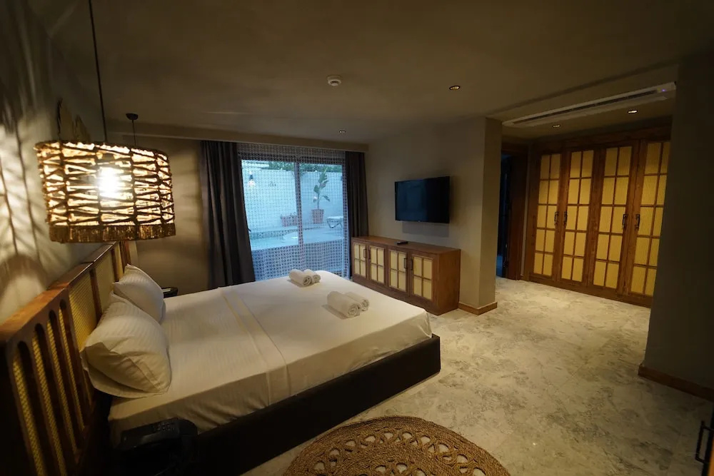 Icon Beach Suites Hotel Sovalye Island