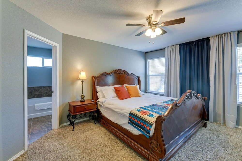 Beautiful San Antonio Home w/ 75" TV & King Bed