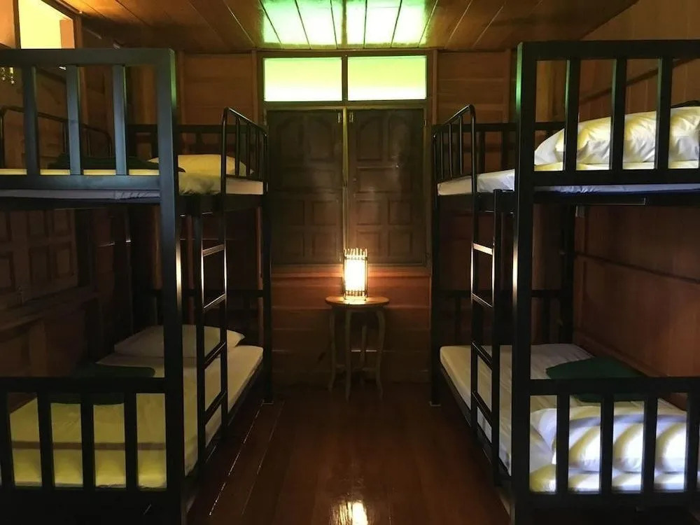 Nine House - Hostel