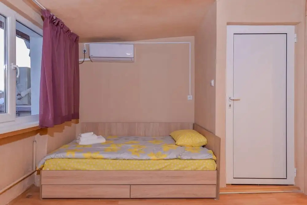 Cosy Top Floor Studio on Patriarh Evtimiy Blvd
