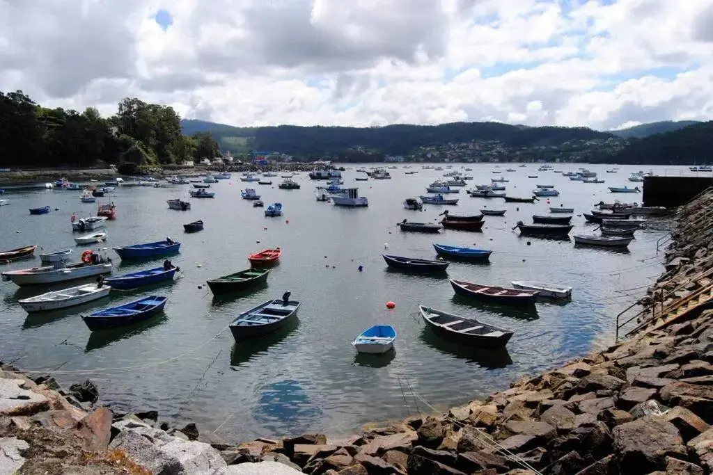 Mar azul en puerto azul