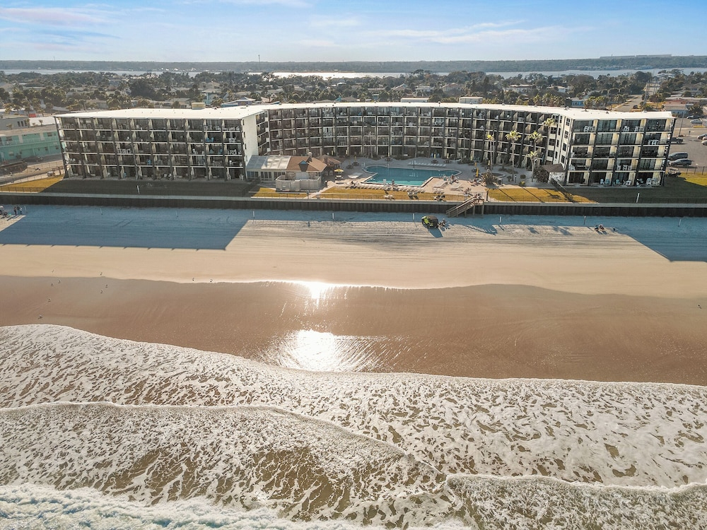Hawaiian Inn 209