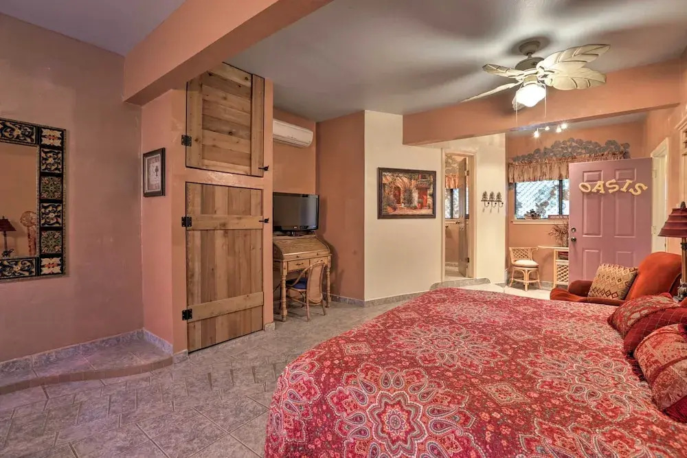 Exotic Home w/ Patio & Grill: Walk to Canyon Lake!