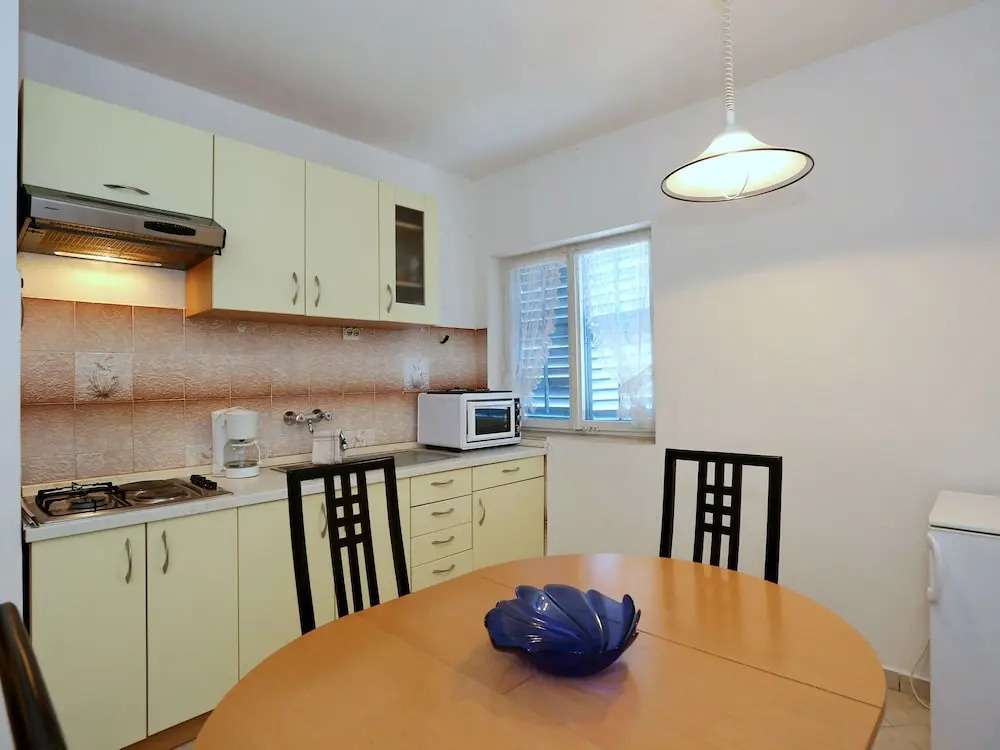 Spacious Four Bedroom Accomodation With 3 Great sea View Balconies, Garden, BBQ