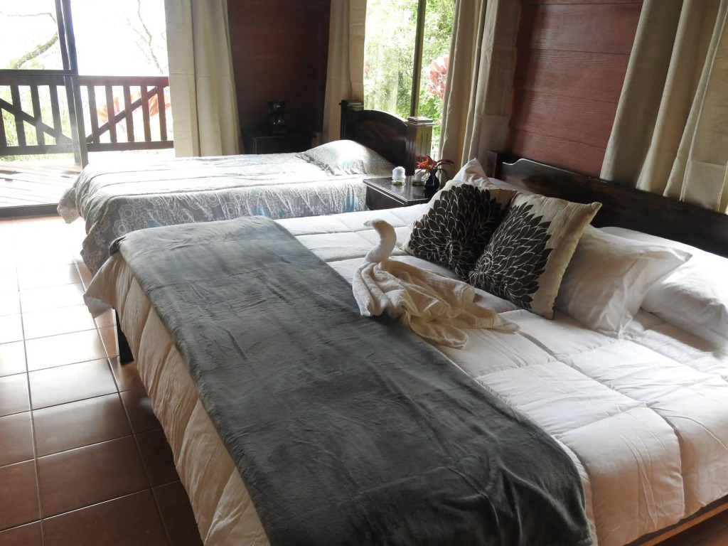 Hotel y Puentes Colgantes Heliconias Rainforest Lodge