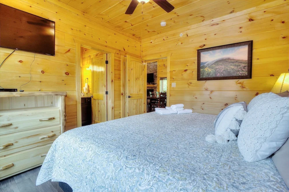 New 5K Suites Hot Tub Game Room Near Gsmnp